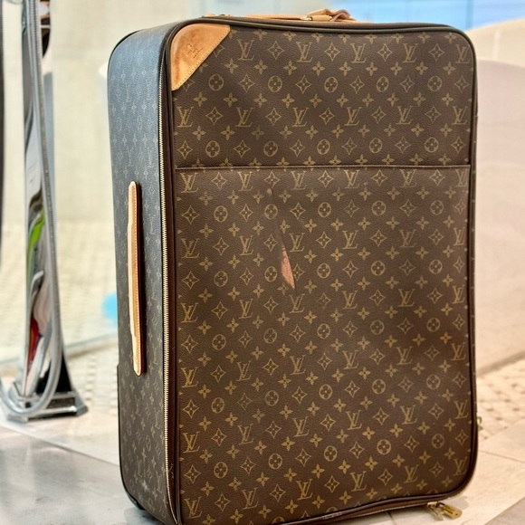 Louis Vuitton luggage - Picture 4 of 8